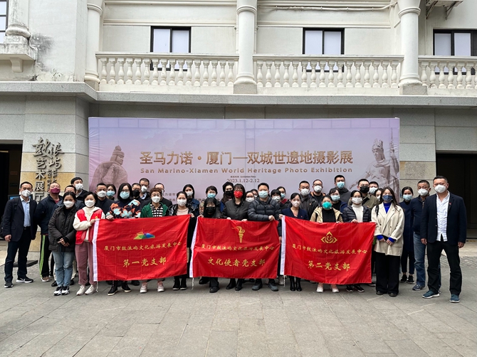 图一 20230201 观展大合影_副本.jpg